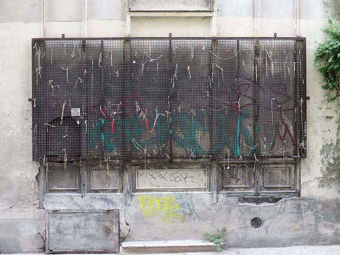 3313749871.jpg